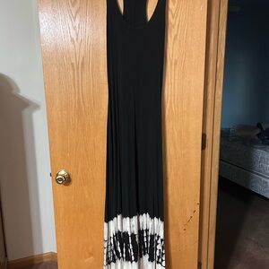 T Party Fashion Black and White Halter Maxi Dress